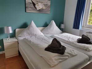 1 bedroom, travel cot, WiFi, bed sheets