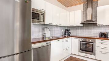 Fridge, microwave, dishwasher, cookware/dishes/utensils