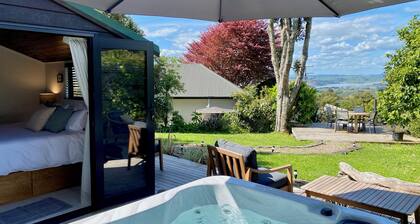 Raglan View Cottage with Spa Pool