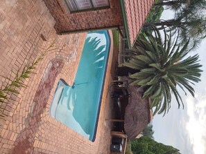 حمّام سباحة خارجي