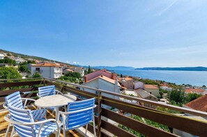 Outdoor dining - Holiday apartment mit Meerblick (Crikvenica)