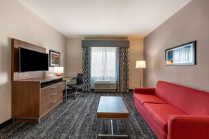 Escritorio y espacio para trabajar con laptop 