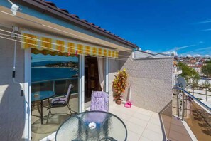 تناول الطعام بالخارج