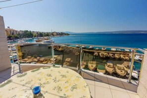 تناول الطعام بالخارج