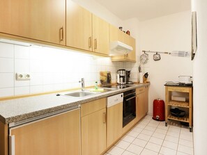 Fridge, oven, dishwasher, coffee/tea maker