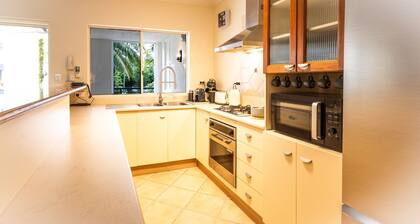 Extra large 2bdrm Mediterranean-Style Resort Apartment - recently refurbished!