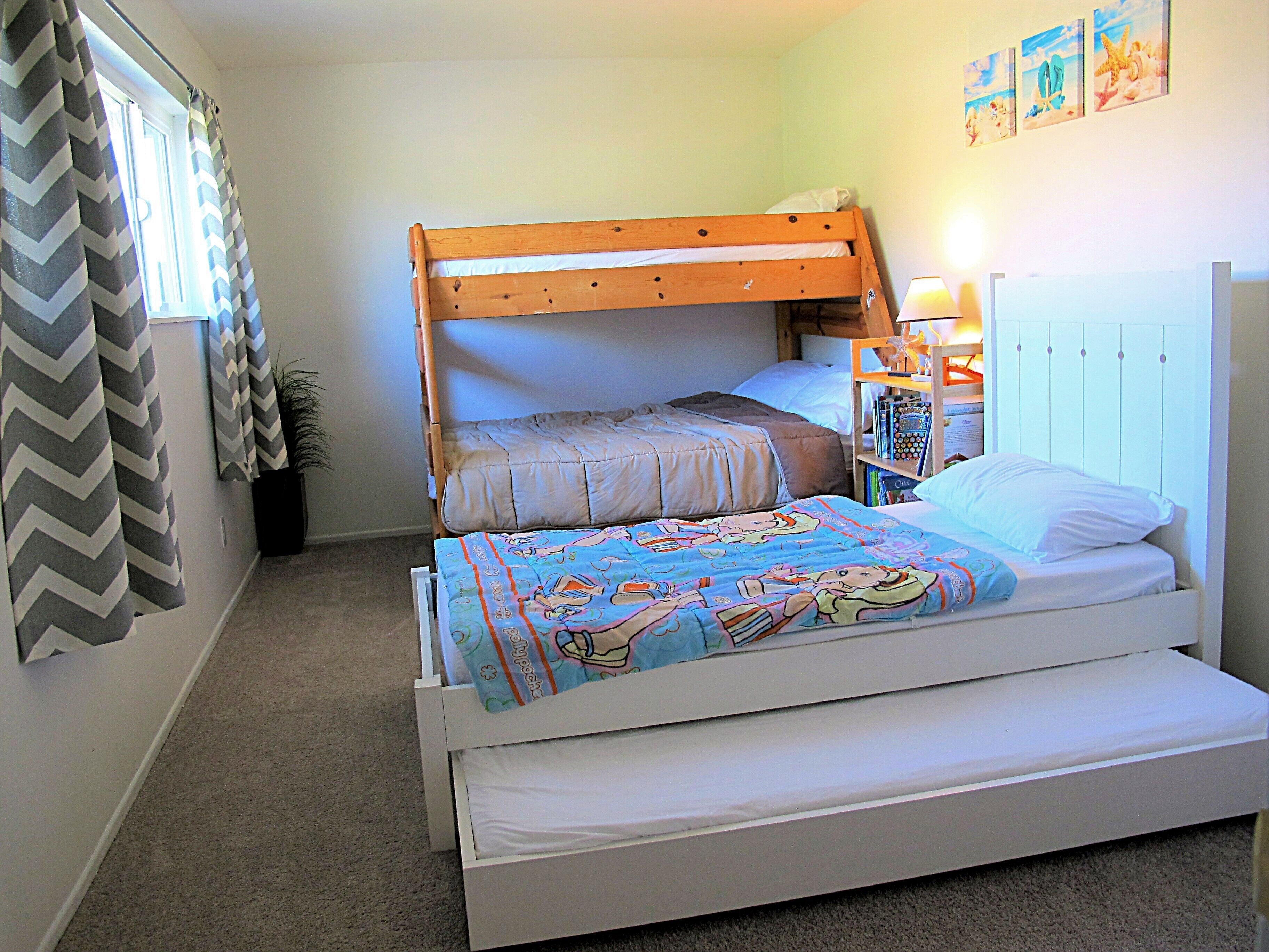 4 bedrooms, desk, iron/ironing board, travel crib