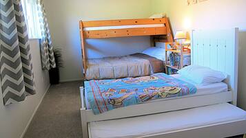 4 bedrooms, desk, iron/ironing board, travel crib