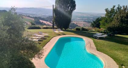 charming 250 m² ground-floor portion of villa, pool nearby the beach in Italy