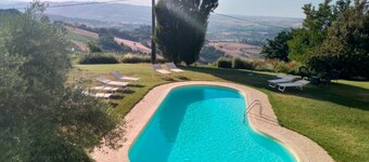 Panorama-Villa mit Pool in Strandnähe an der Adria in Italien