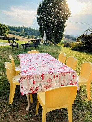 Outdoor dining