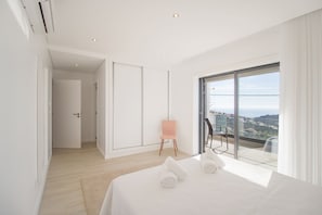 6 bedrooms, iron/ironing board, free WiFi, bed sheets