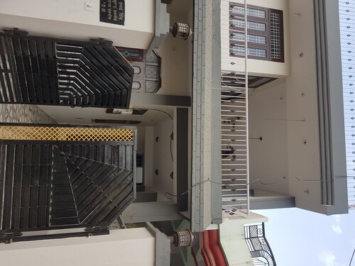 Independent house with first floor fully furnished