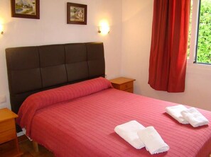2 slaapkamers, een strijkplank/strijkijzer, gratis wifi, beddengoed