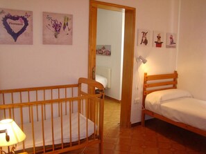 5 camere, ferro/asse da stiro, Wi-Fi gratuito, lenzuola