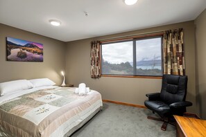 4 عدّة غرف نوم ومكواة/لوح كي وواي فاي مجانًا وملاءات أسرّة