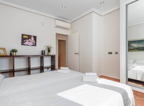 3 bedrooms, iron/ironing board, free WiFi, bed sheets