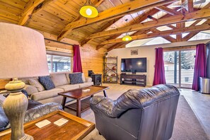 Fernseher, Kamin, DVD-Player, Streaming-Dienste