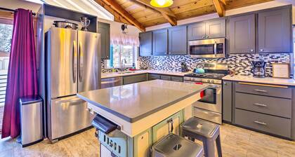 McCall Retreat w/ Hot Tub - 1/2 Mi to Downtown!