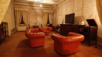 Suite | Living area