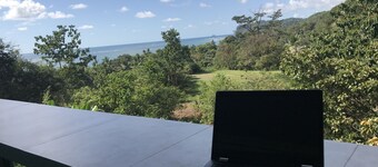 Fresh air,hot shower & wifi, along The Pacific Coast with a great view