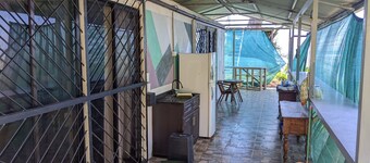 Fresh air,hot shower & wifi, along The Pacific Coast with a great view