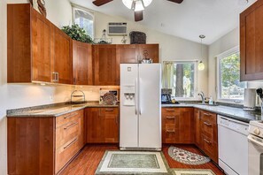 Fridge, microwave, stovetop, dishwasher