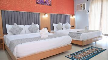 Family Suite | Egyptian cotton sheets, premium bedding, Select Comfort beds