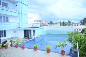 Indoor pool - Hotel Mahabir Sheraton (Puri)