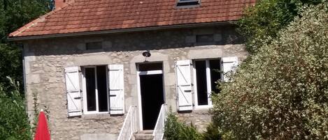 المنطقة المحيطة بالمنشأة