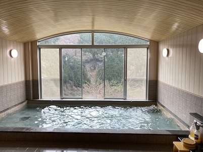 Riverside Hostel B&B – Hostel