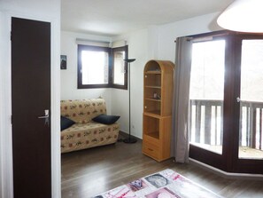 Interior - Cozy studio for 4 with ski-in/ski-out access (Les Orres)