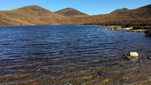 A clear view of a lake surrounded by hills. - The homely Mourne lodge (kilkeel)