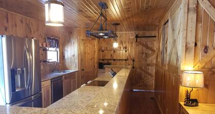 Hillside Lodge sijaitsee kauniilla Hocking Hills -alueella Ohiossa!