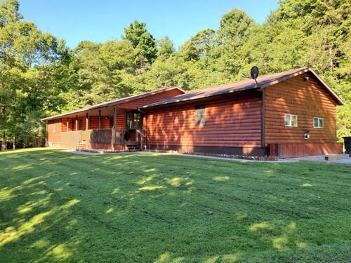 The Hillside Lodge is located in the beautiful Hocking Hills region of Ohio!