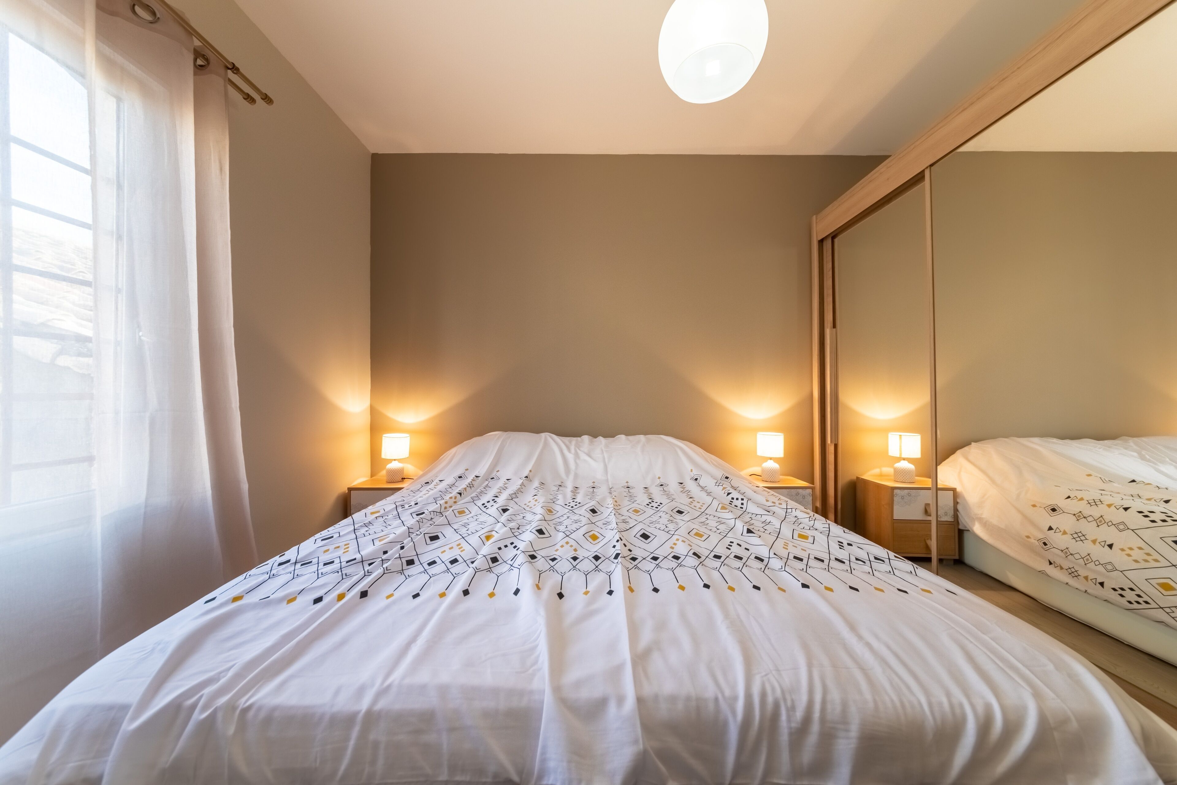 2 habitaciones, tabla de planchar con plancha, wifi y ropa de cama 