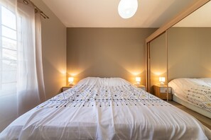 2 bedrooms, iron/ironing board, WiFi, bed sheets - T2 MODERN HISTORIC AREA NEAR THE CENTER (Arles)