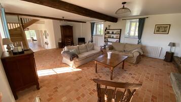 TV, fireplace, DVD player, ping pong
