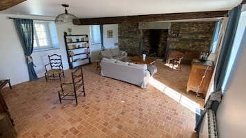 TV, fireplace, DVD player, table tennis