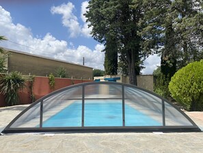 Outdoor pool, a heated pool - Uzès : Pleasant, quiet villa with saltwater pool and large garden (Uzès)