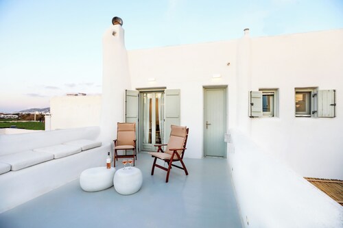 EMELIAS HOUSE SEA SIDE