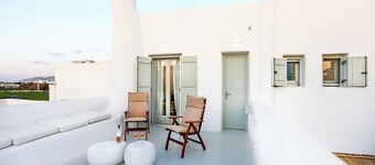 EMELIAS HOUSE SEA SIDE