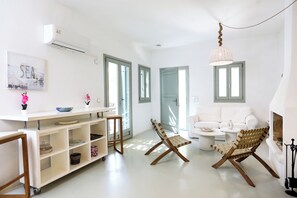 Televisión, chimenea y reproductor de DVD 