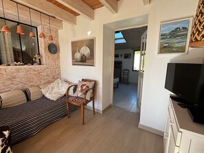 3 slaapkamers, een bureau, een strijkplank/strijkijzer, reisbedje