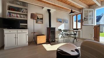 TV, lettore DVD, libri