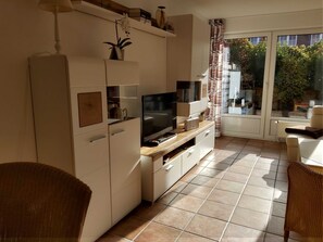 Unclassified image, 4 of 22, button