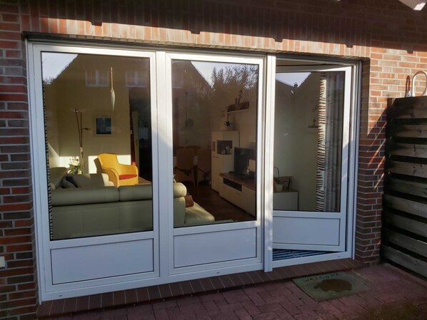 Unclassified image, 1 of 22, button