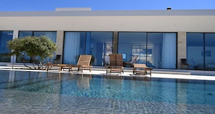 Villa with fantastic view, heated pool
