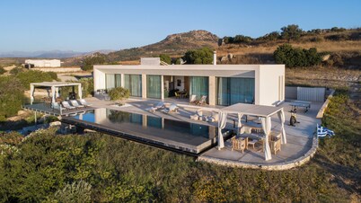 Villa with fantastic view, heated pool