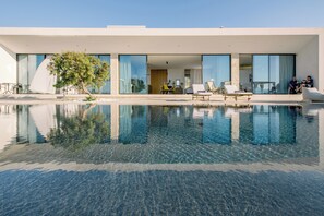Outdoor pool, an infinity pool